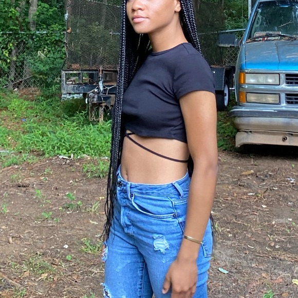 BLACK CRISS CROSS TOP - Picture 3 of 4